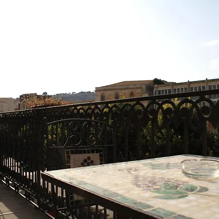 Bed and Breakfast Conte Ruggero 4*